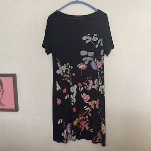 Desigual Floral print dress. Short Sleeves